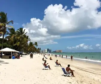 Descubra a Praia da Avenida em Maceió: Beleza e Lazer à Beira-Mar