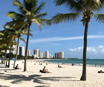 Descubra a Praia de Jatiúca: Encanto e Beleza em Maceió