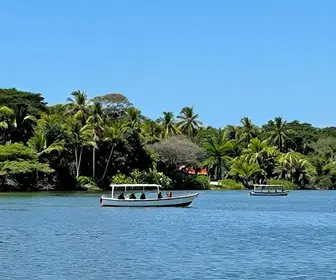 Descubra o Encanto do Passeio de Catamarã na Lagoa Mundaú em Maceió